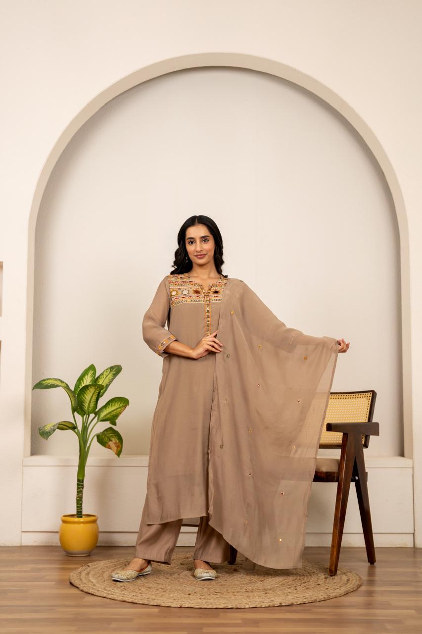 Pretty mul chanderi suit set