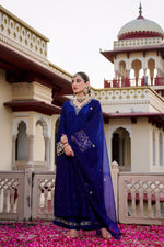 Super pretty designer santoori silk suit set