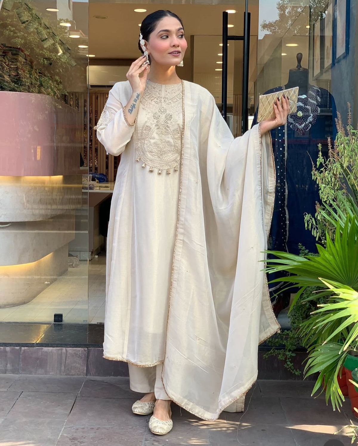 Super smart n premium tissue suit set with designer back in ivory