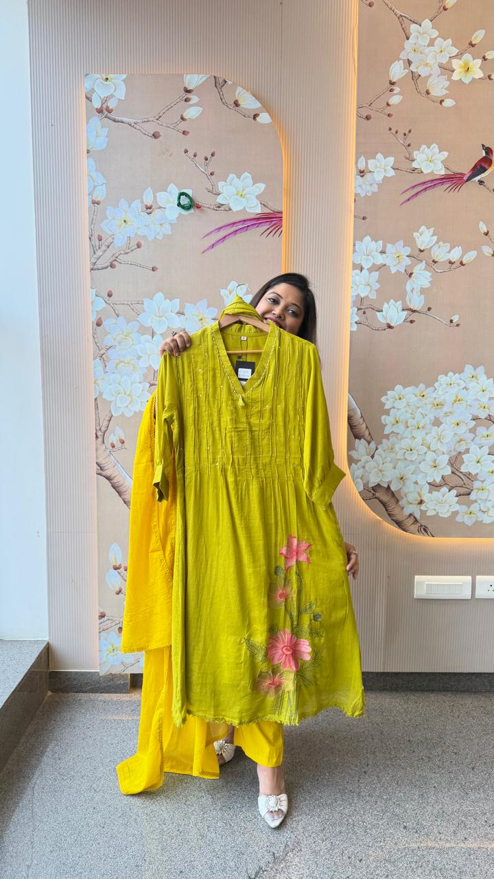 Pretty Mul cotton lining applique work full suit in green