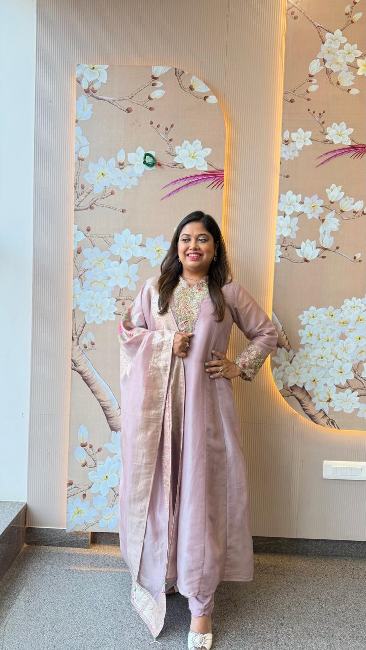 Premium designer back tissue set paired with Banarasi dupatta