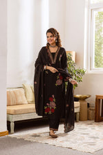 Wow embroidered full suit set in black