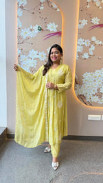 Bestseller Pretty pretty premium chinon in green colour