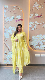 Bestseller Pretty pretty premium chinon in green colour