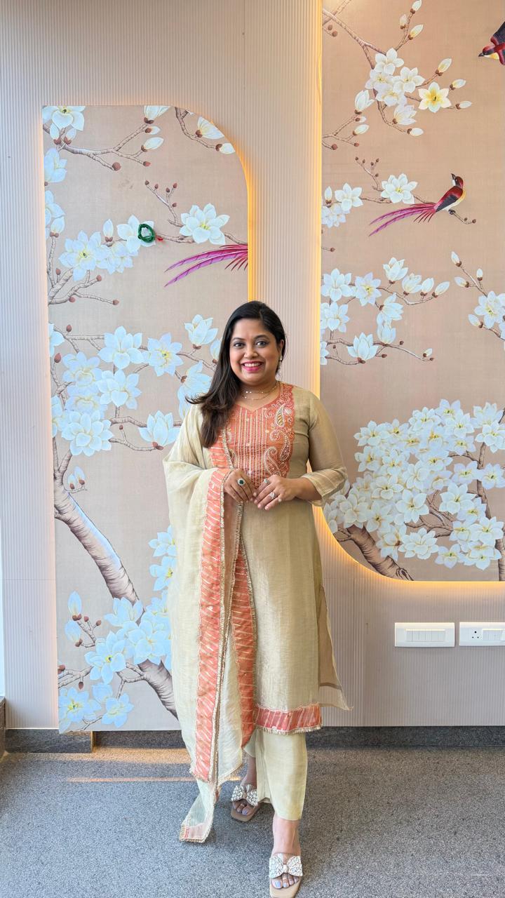 Premium tissue with pretty handwork full suit set