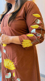 A line Applique work cotton suit set in brown(comfort fit)