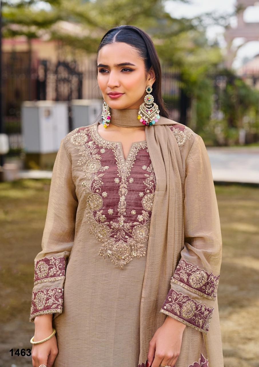 Must have crushed tissue applique suit set