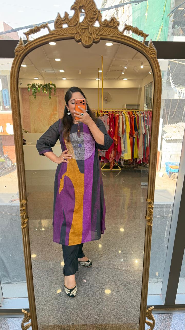 Mul cotton lining digital printed kurta pant in purple.Pockets in kurta