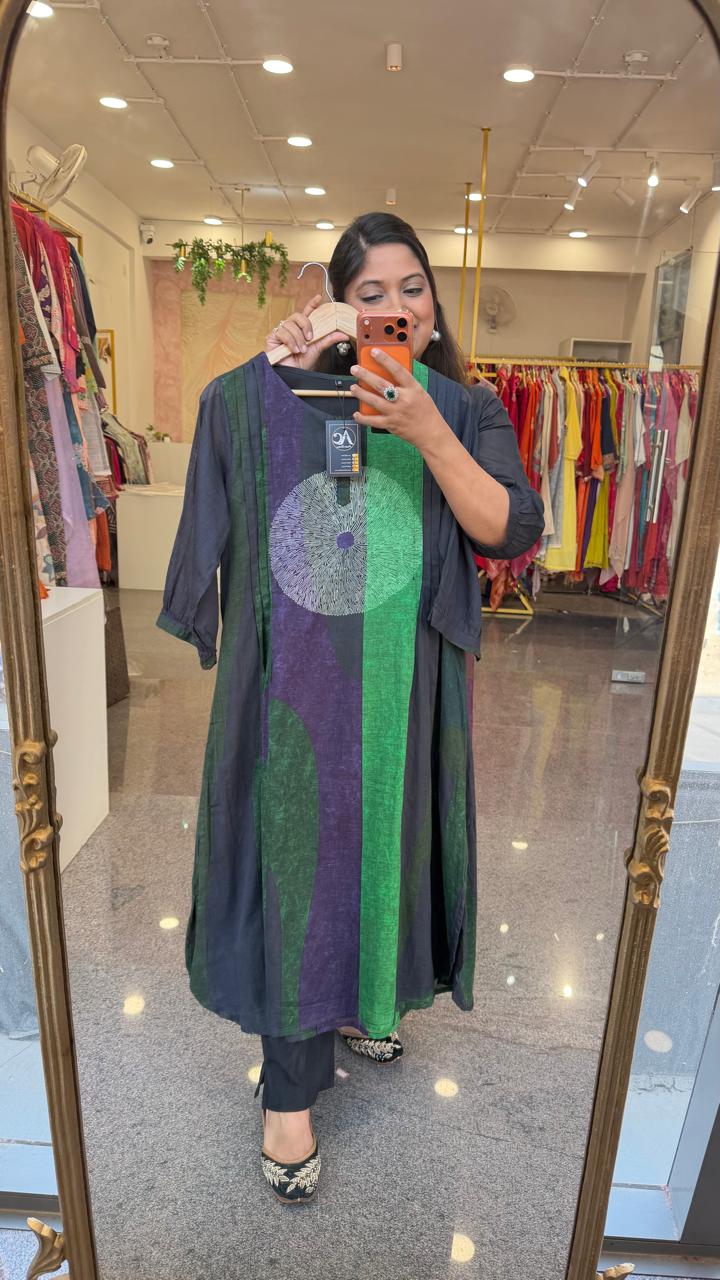Mul cotton lining digital printed kurta pant in green. Pockets in kurta