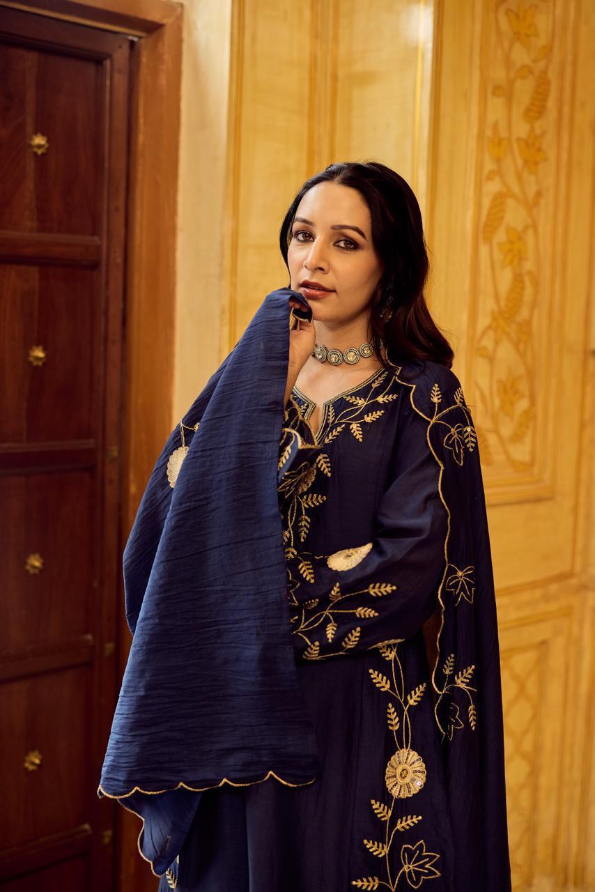 Wow Mul Chanderi gold embroidered suit set in blue