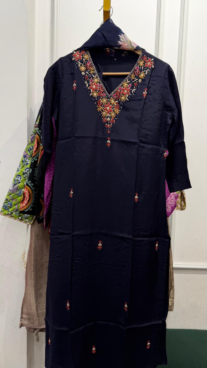 Muslin V neck embellished full suit set in blue