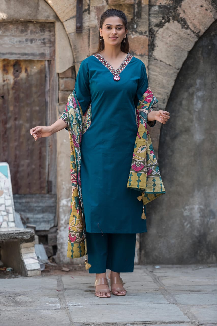 Pretty Kalamkari dupatta paired with real mirror detailing kurta set in blue