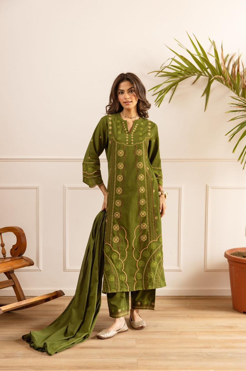 Fully embroidered cotton suit set in green