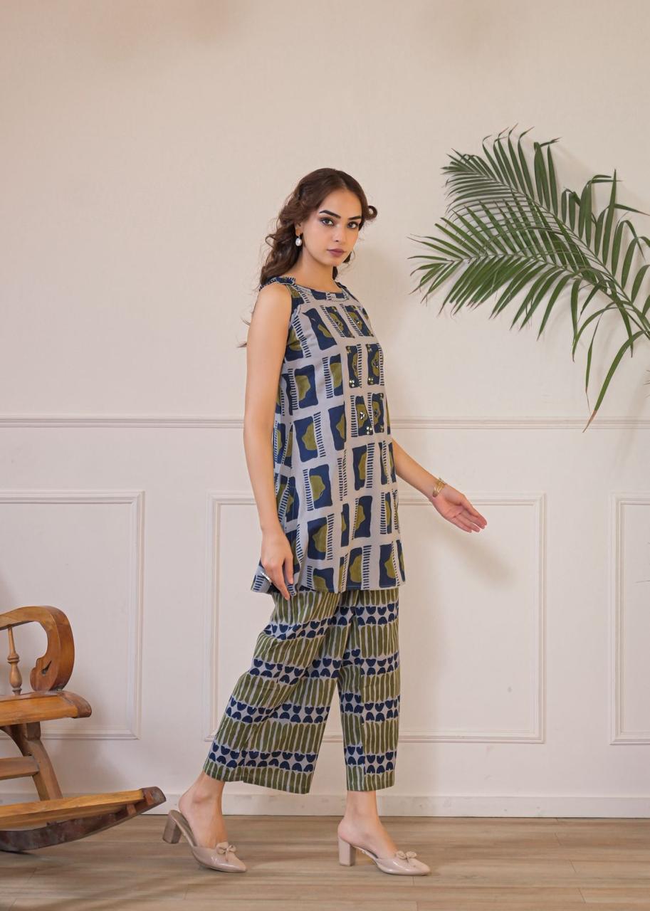 Pretty cotton sleeveless co ord in blue n green