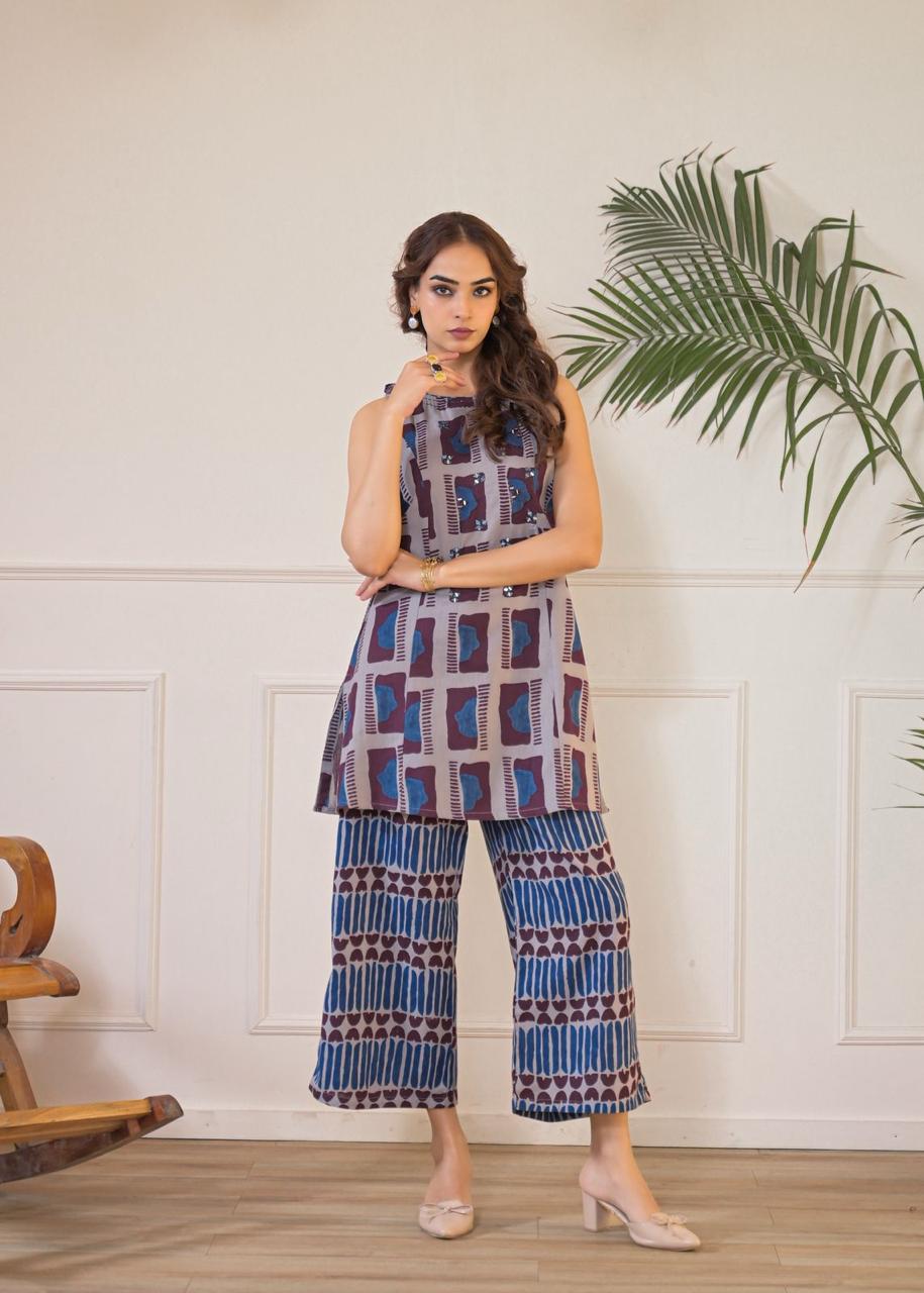Pretty cotton sleeveless co ord in blue n green