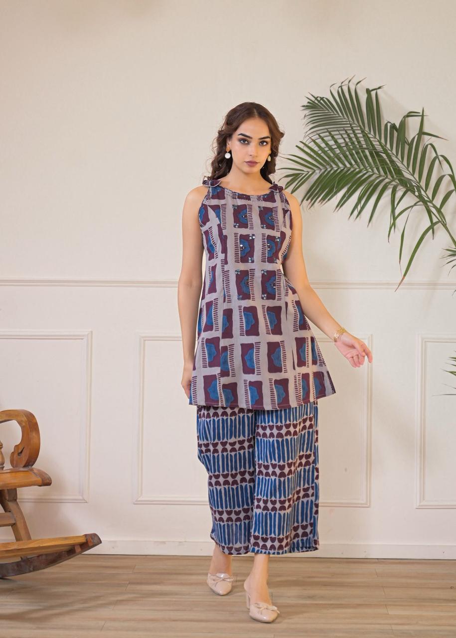 Pretty cotton sleeveless co ord in blue n green