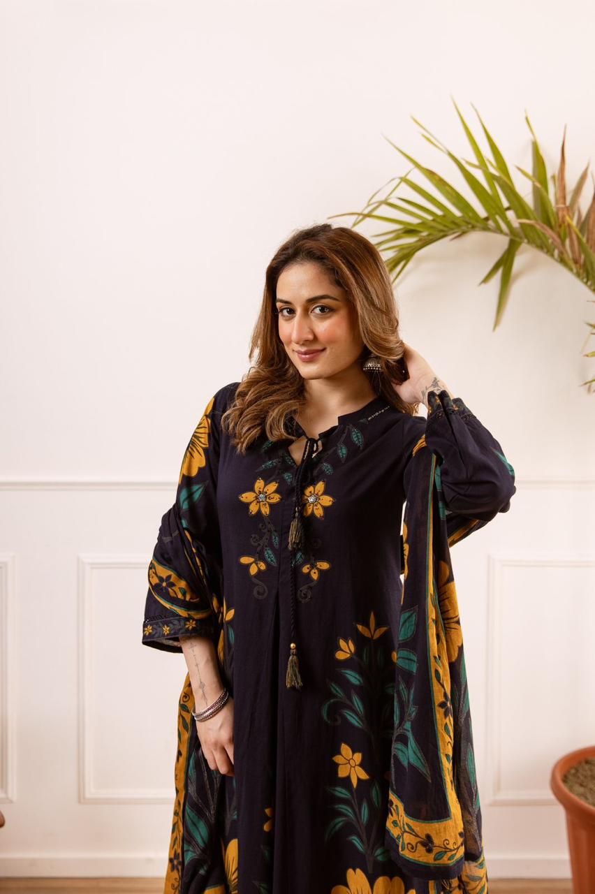 Restocked on high demand ! Heavy cotton slub with designer neck suit set