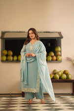 Embroidered crush cotton in blueFull suit set