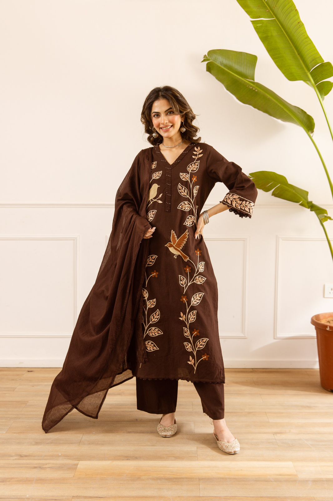 Fully embroidered suit set in brown