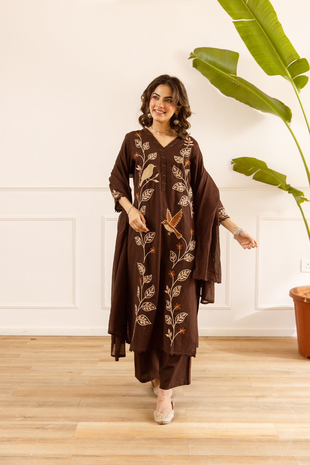 Fully embroidered suit set in brown