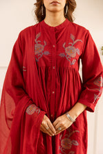 Pretty cotton applique suit set in red