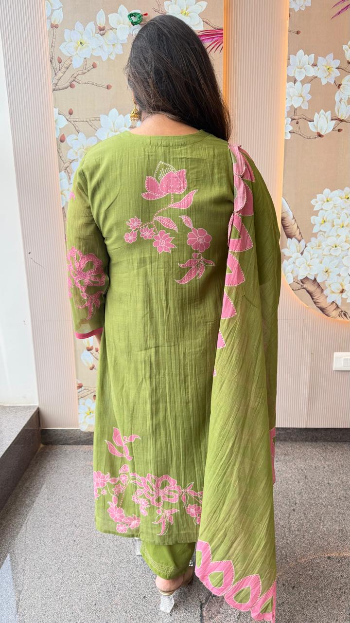 Premium Mul chanderi applique work suit set in green n pink