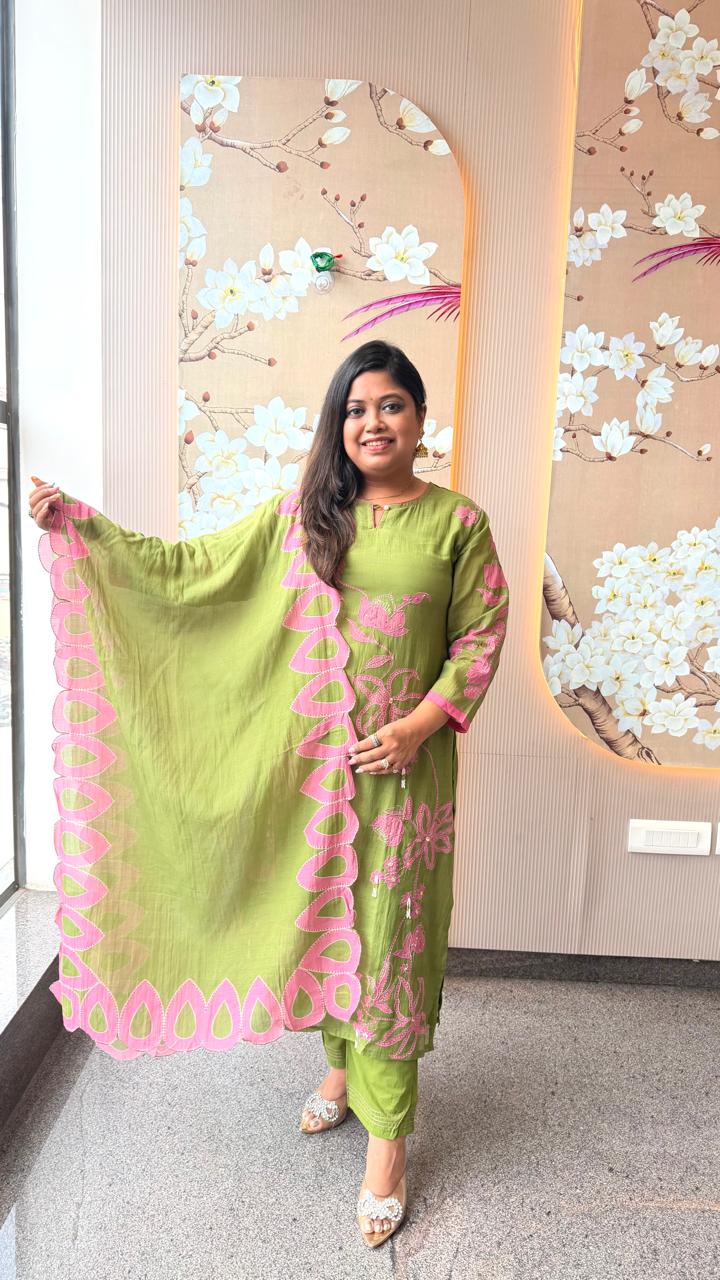 Premium Mul chanderi applique work suit set in green n pink