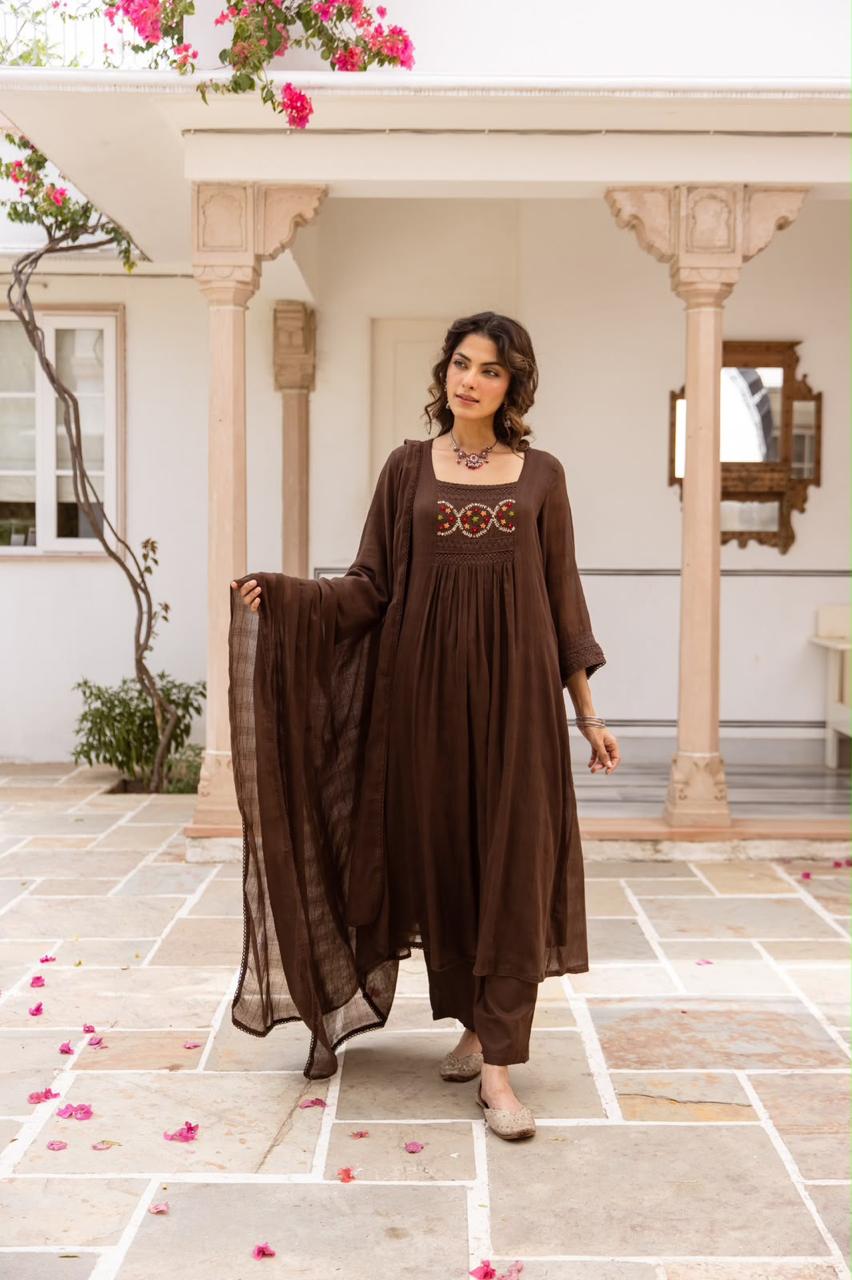 Super pretty Mul cotton embroidered suit set in brown