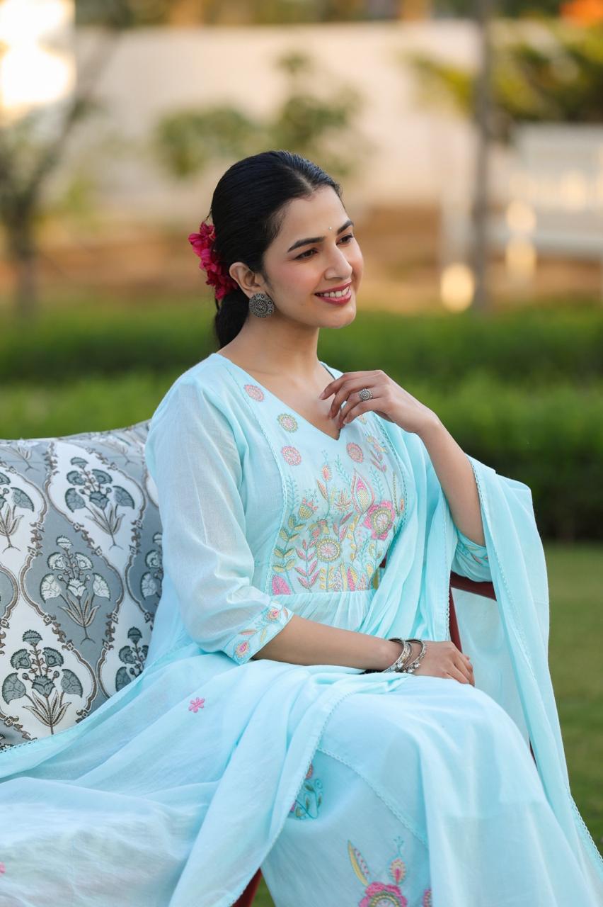Super soft Mul cotton embroidered suit set in blue