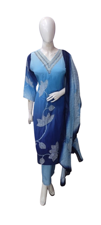 Pretty Orgenza suit with hand work and lining