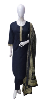 Pretty cotton kurta with pocket and paired with mul dupatta