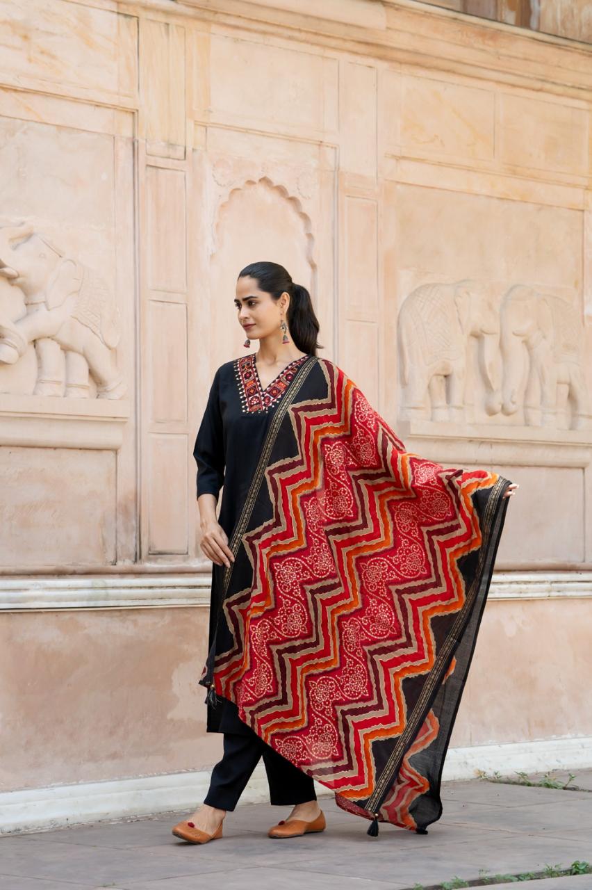 Hot selling in new colour! Muslin kurta paired with pretty pretty dupatta