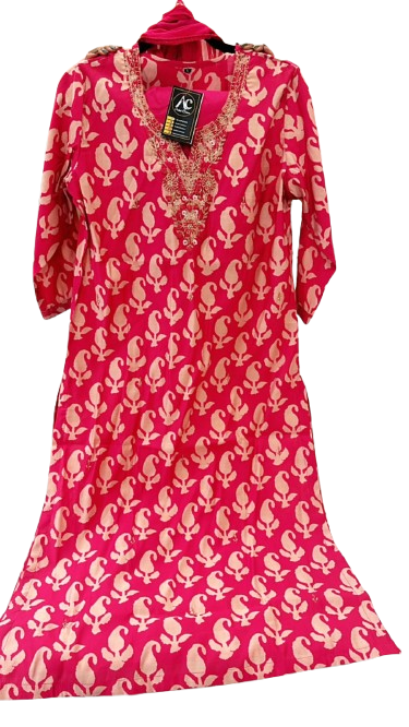 Pretty muslin suit set paired with shiffon dupatta