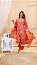 Pretty crepe lining suit set with lace detailing