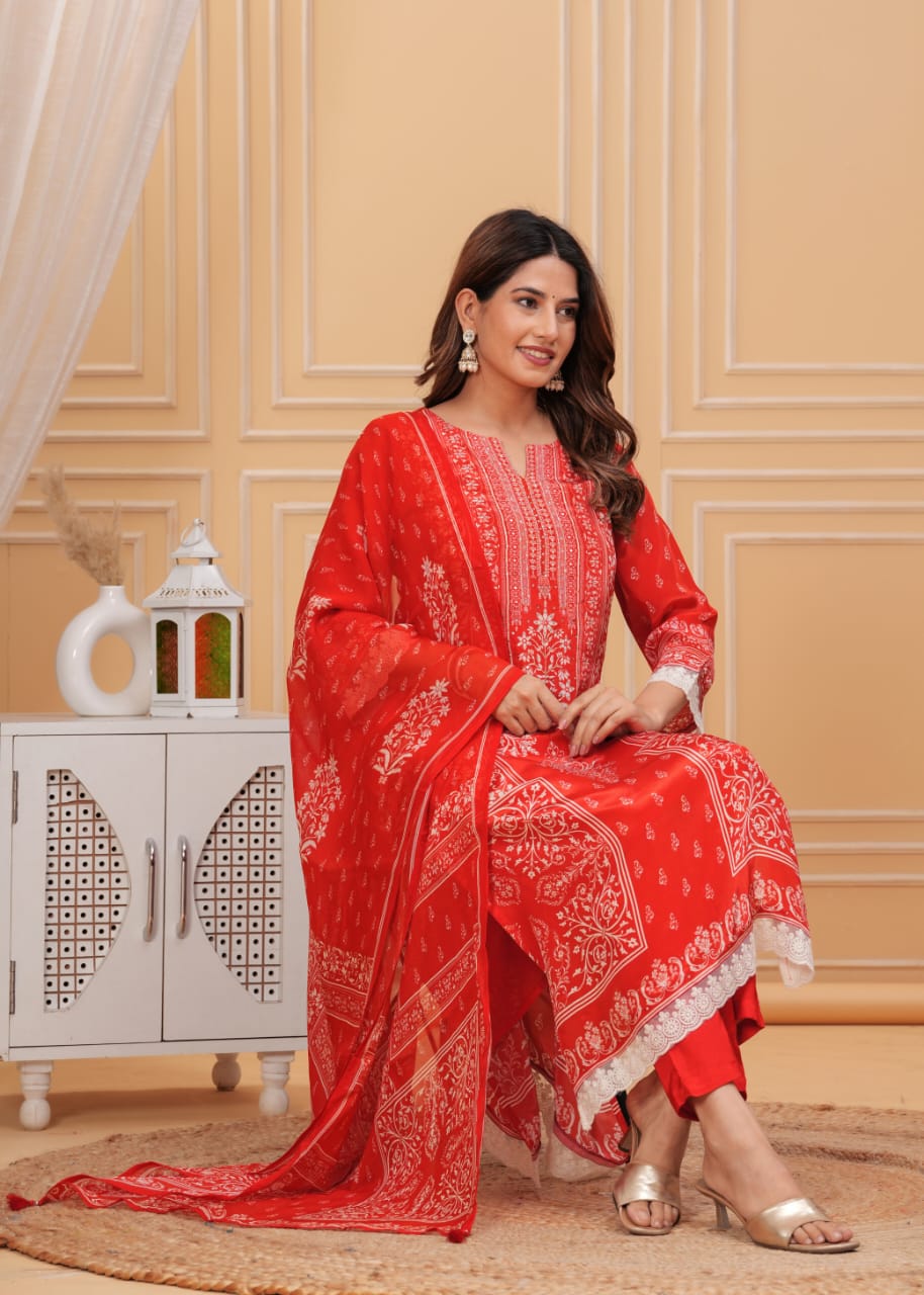 Pretty crepe lining suit set with lace detailing