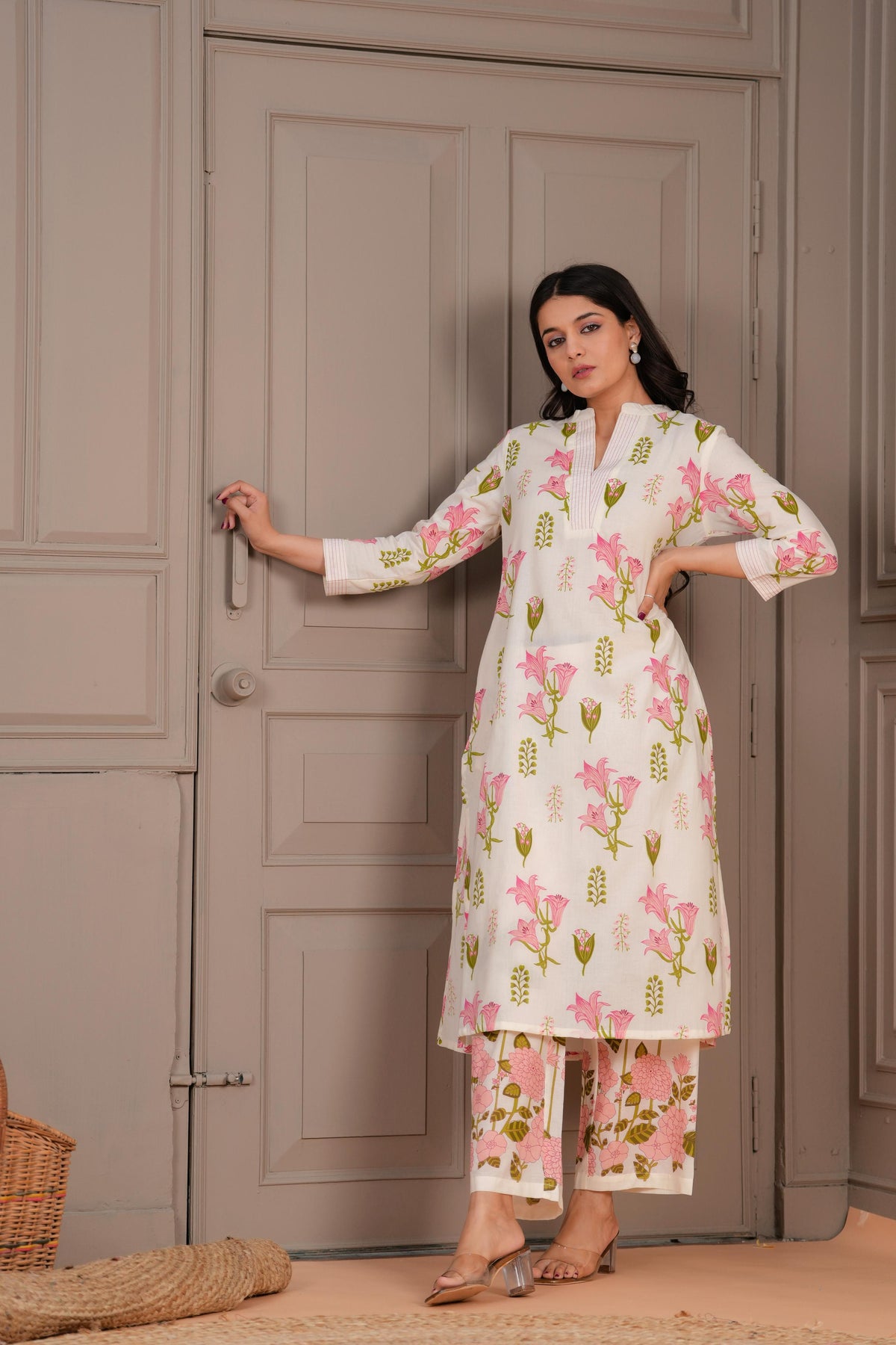 Premium cotton V neck set in pink