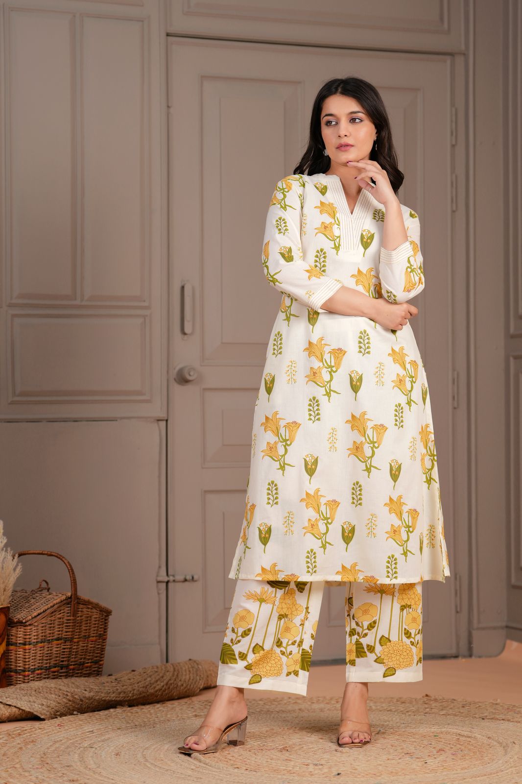 Premium cotton V neck set in yellow