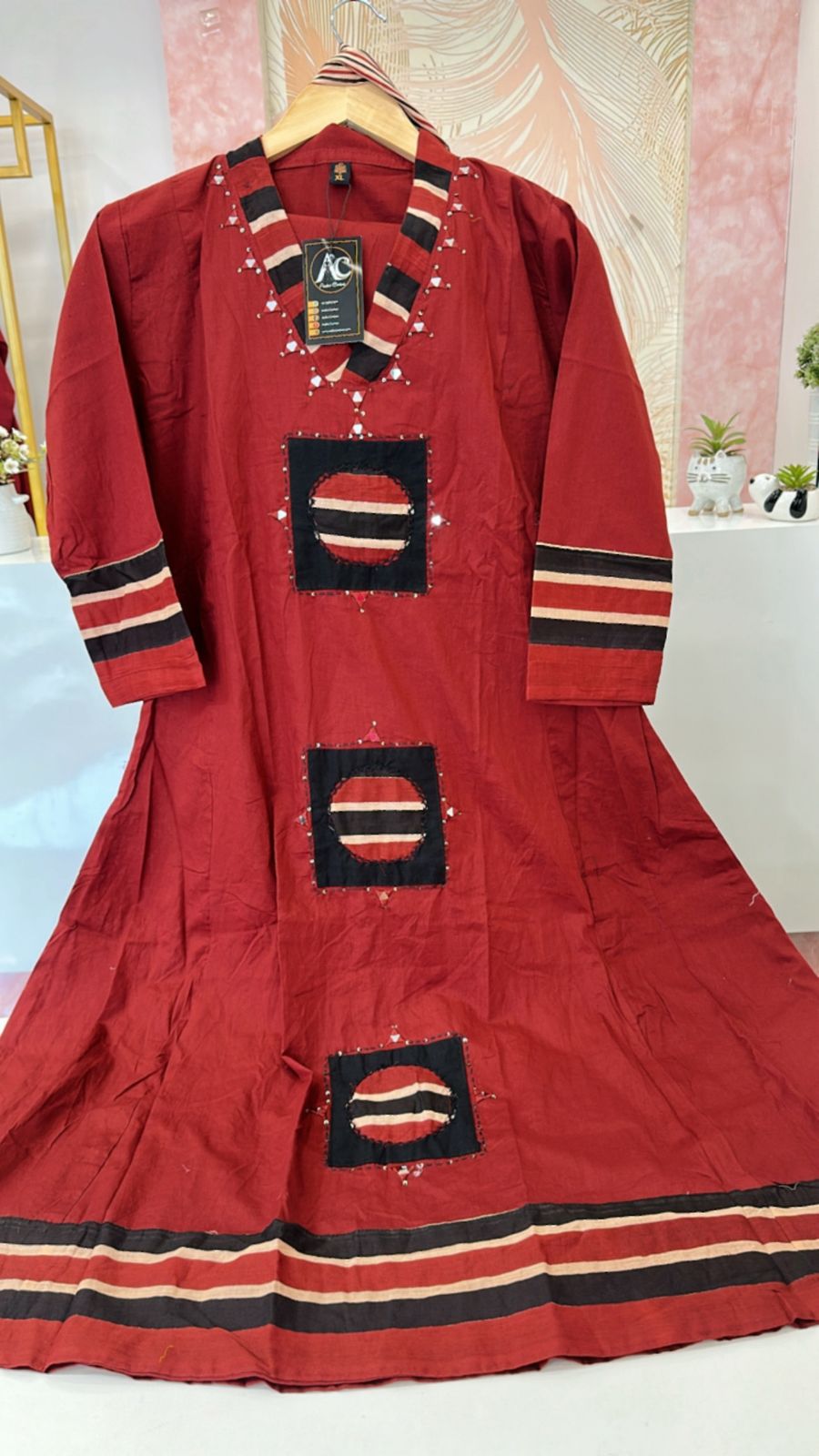 Wow cotton appliqué suit set with designer back