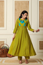 Modale embroidered designer back kurta pant in green