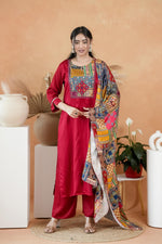 Gaji silk suit in red