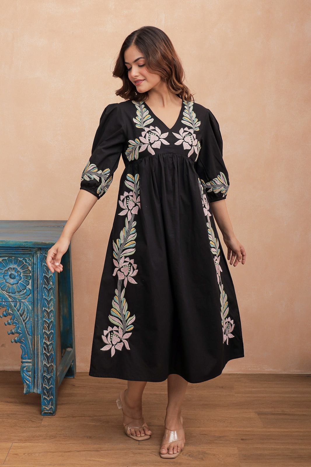 Smart appliqué work one pice lining dress in black