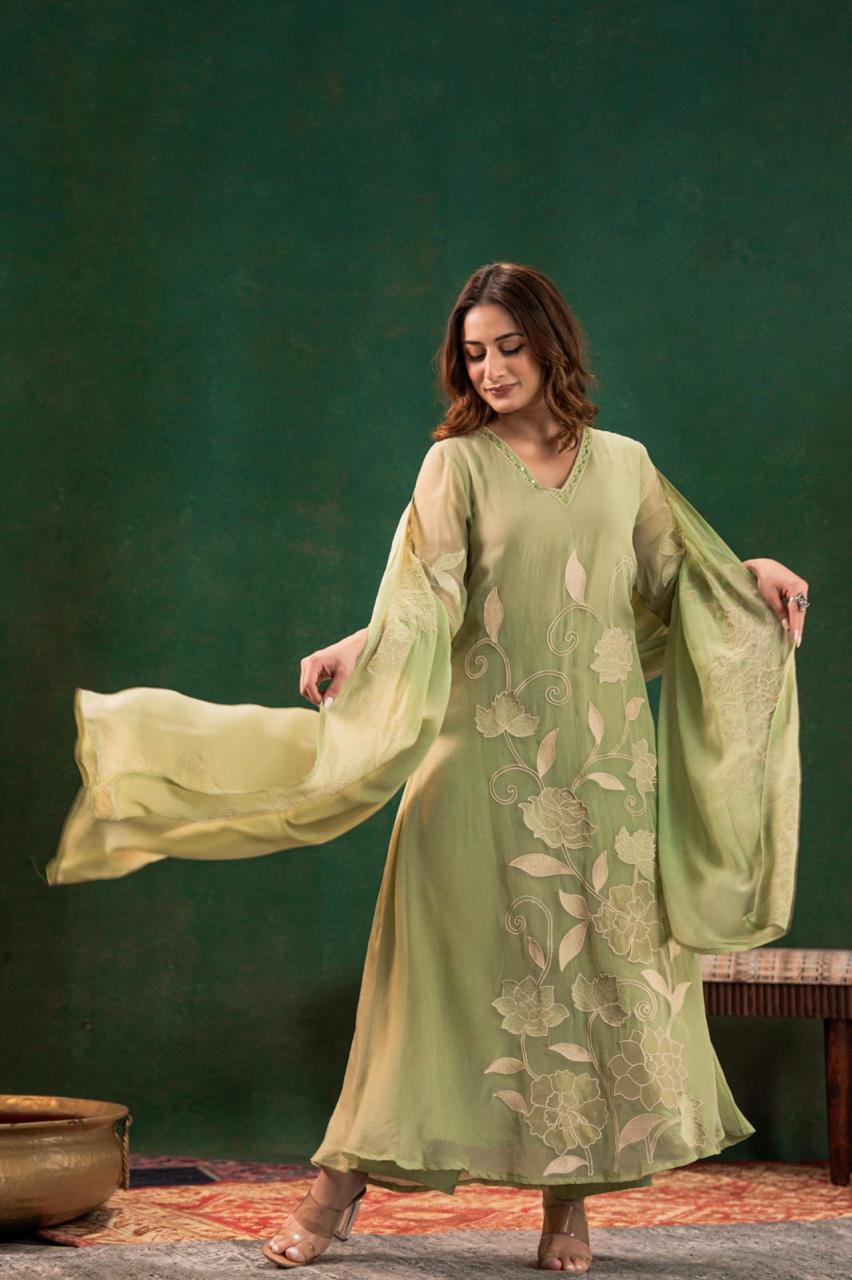 Pure organza appliqué work suit set in green