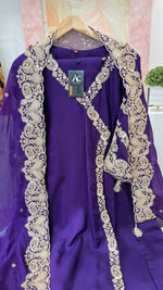 Pretty Zari detailing dola silk suit set