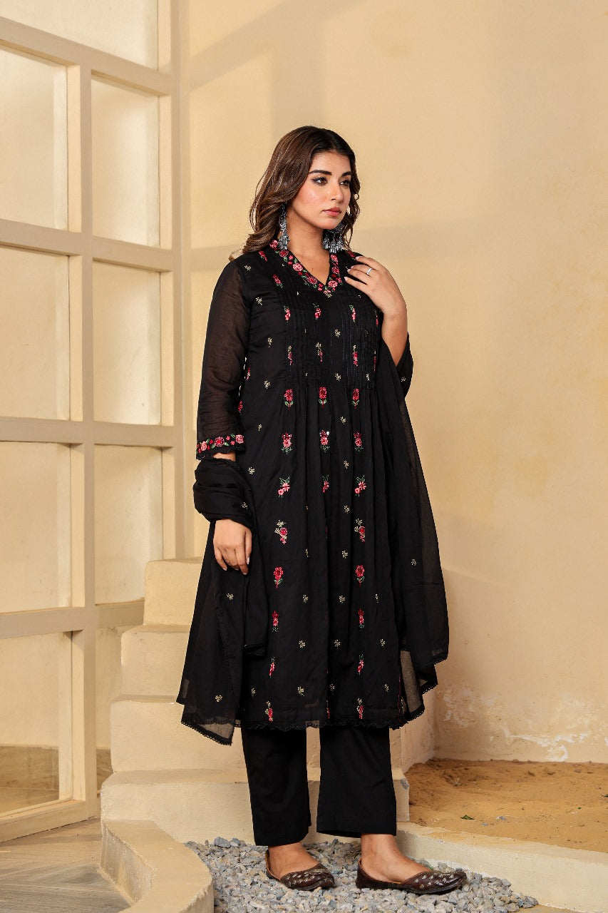 Super pretty Mul cotton embroidered full suit in black