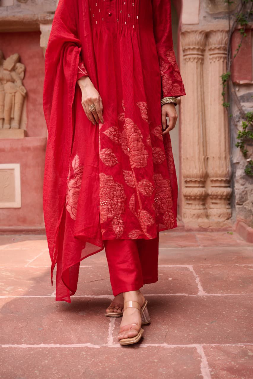 Super pretty Mul Chanderi appliqué work suit set in red