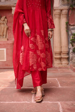 Super pretty Mul Chanderi appliqué work suit set in red
