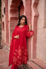 Super pretty Mul Chanderi appliqué work suit set in red