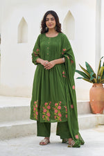 Pretty Mul Chanderi embroidery suit set in green