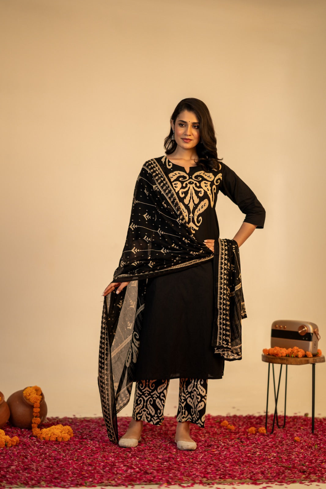 Pure cotton designer back printed pocket suit set in black