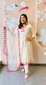 Pretty tissue with Pom Pom lace detailing